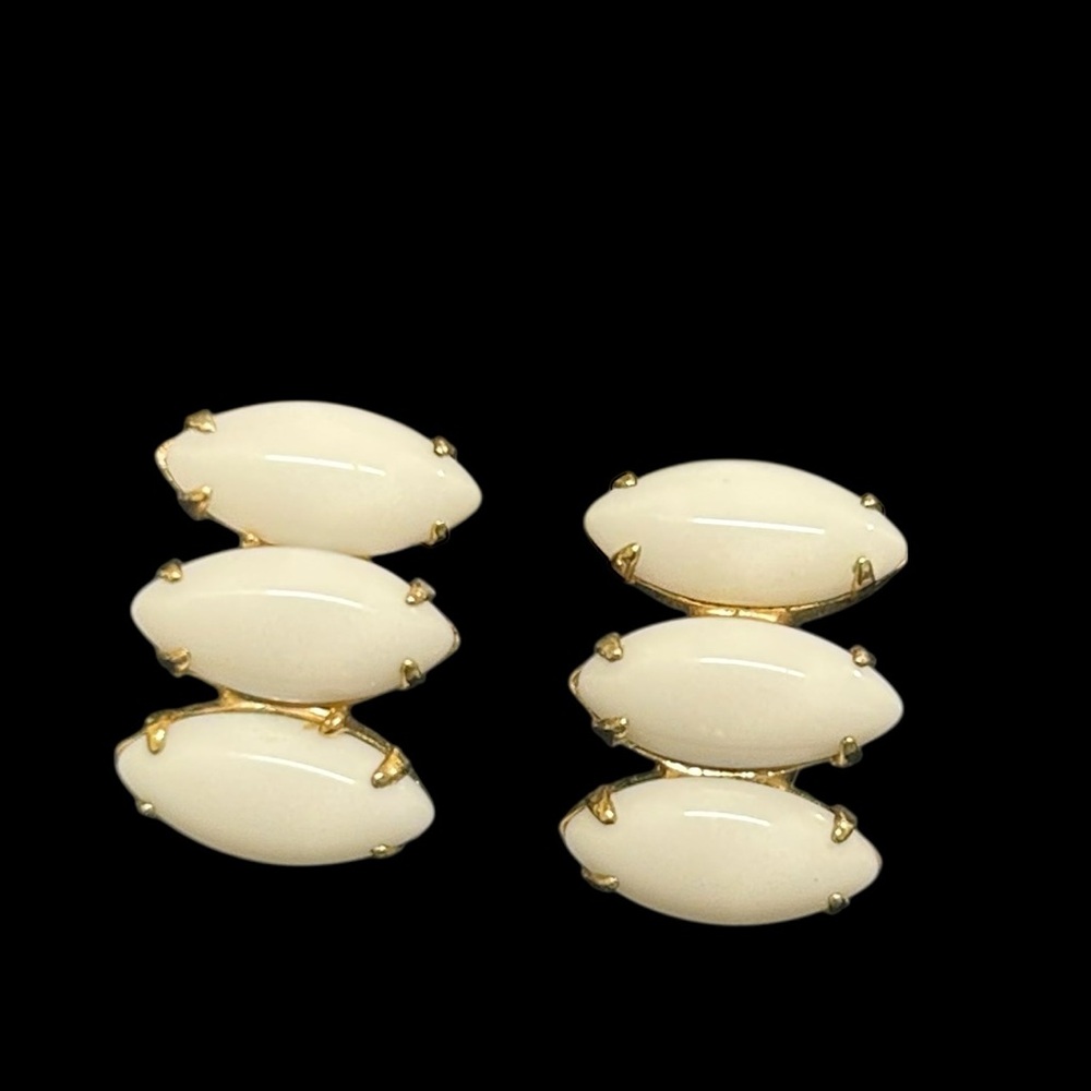 Vintage Continental Milk Glass Screw Back Earrings